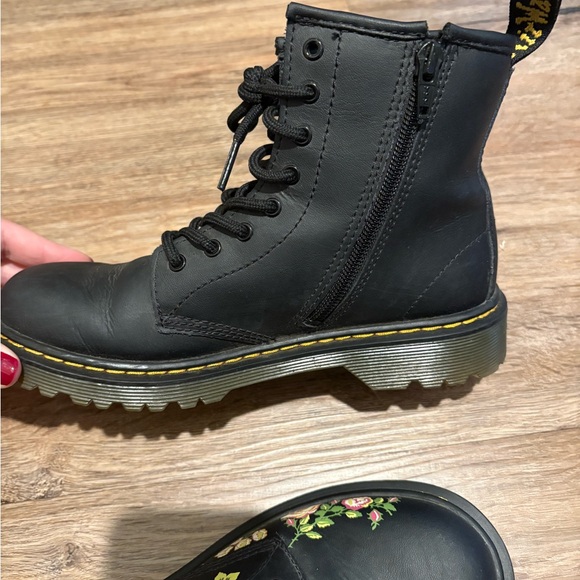 Girls dr. marten flower boots - Picture 3 of 6
